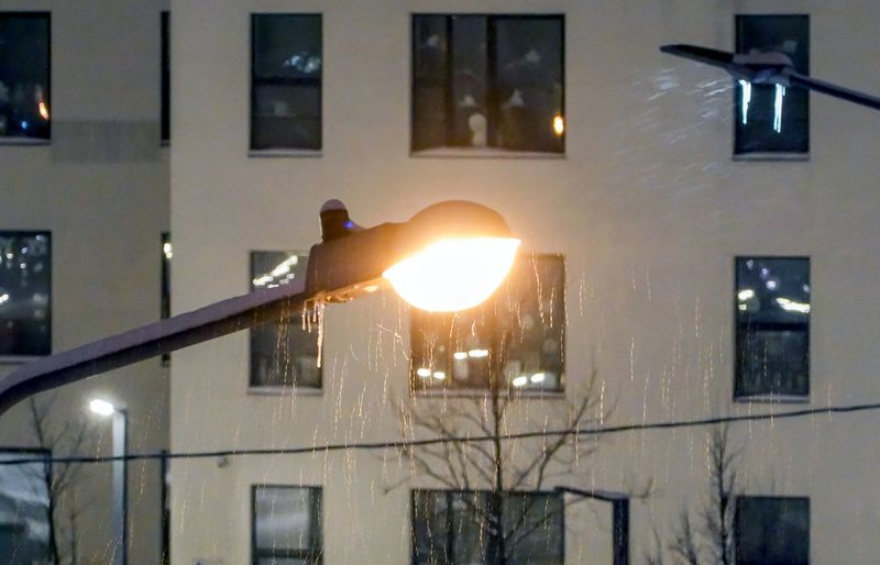 Снег и сосулькиphoto preview