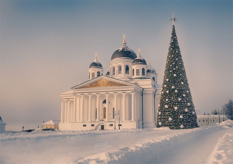 ёлка собор снежные дороги Утро нового годаphoto preview