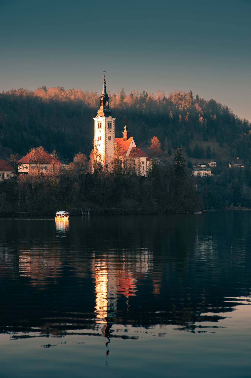 Blejsko jezero. Автор: Andrei озеро остров церковь вода небо свет лодка, Andrei