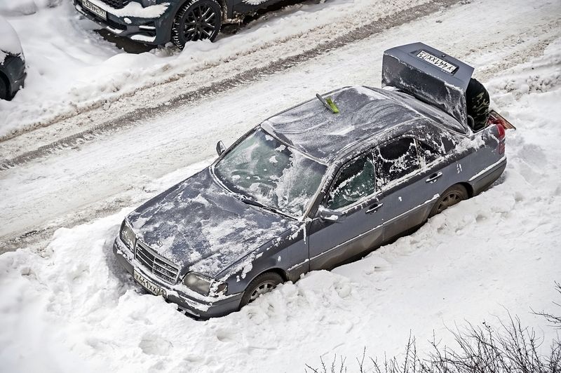 Откопать автомобиль после праздникаphoto preview