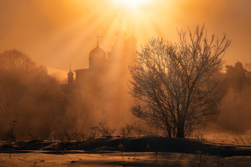 россия, истра, мороз, утро, зима, туман, храм, церковь, православие, монастырь, новый иерусалим Божественный светphoto preview