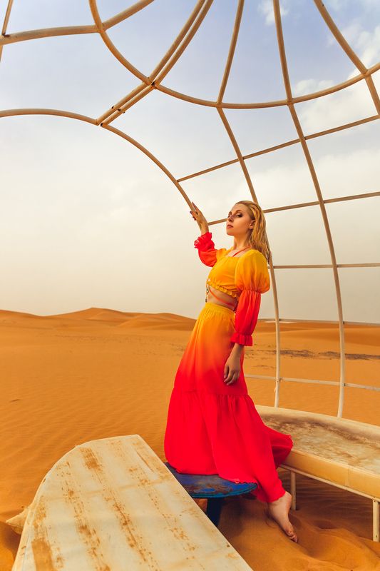 woman, portrait, fashion, beauty, outdoors Desert musephoto preview