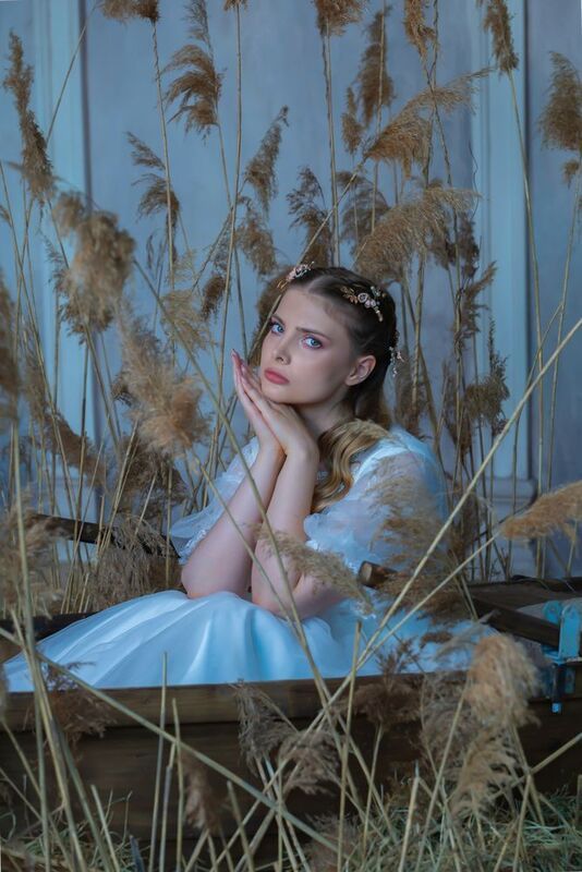 Постановка, студия, невеста, венчальное платье, красивая девушка, белое платье photo preview