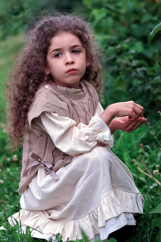 Девочка, лето, вечер, деревня, кудряшки Ягоды фото превью