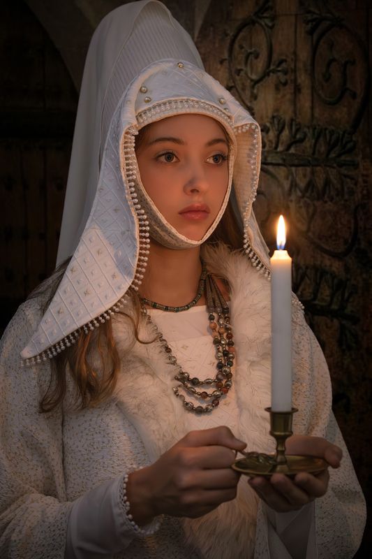 Девушка, свеча, белый головной убор. Раз в крещенский вечерок... фото превью