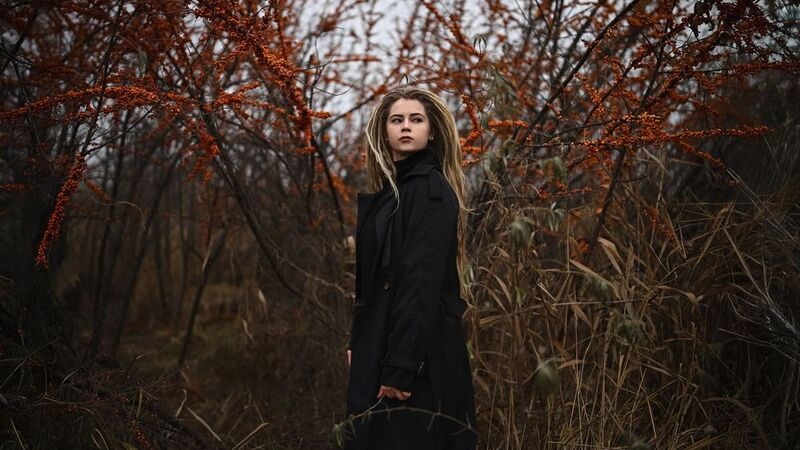 осень, девушка, девушка с дредами, женский портрет, портрет девушки, портрет на природе, болота, природа, роща, съемка на природе, жанровый портрет, меланхолия, осенняя фотосессия, autumn, girl, girl with dreadlocks, female portrait, portrait of a girl, p Autumnphoto preview