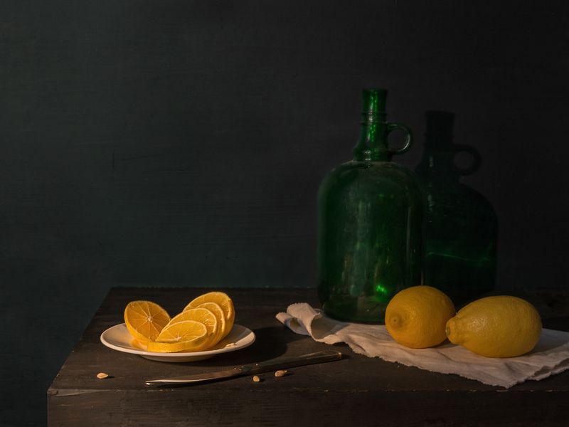 Натюрморт с лимономphoto preview