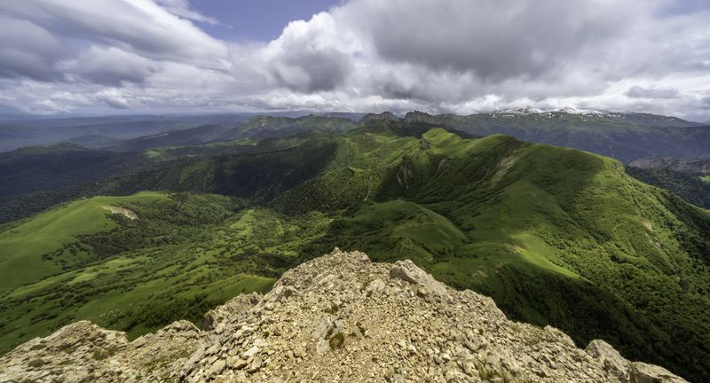 Россия, республика Адыгея, Большой Тхач, Чёртовы ворота, Восточный и Западный Ачешбоки Вид с вершины горы Большой Тхач на Восточный и Западный Ачешбокиphoto preview