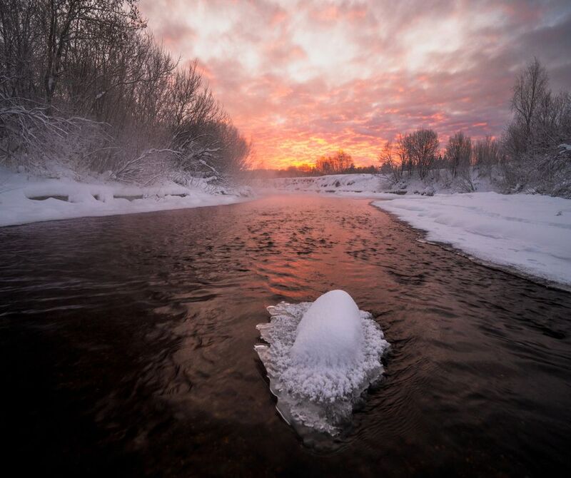 Алый рассвет на реке Омутнойphoto preview