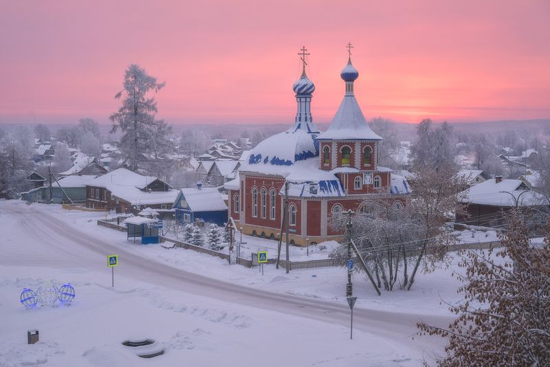 Яркий рассвет в городе Белая Холуница фото превью