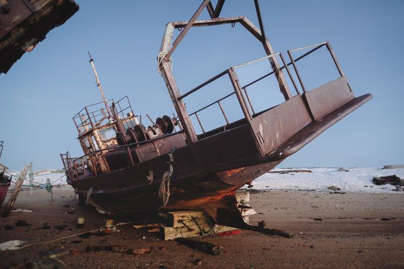 boat, ship, arctic, northern, kola, peninsula, teriberka, murmansk, polar, winter, barents, sea, На стаплях. фото превью