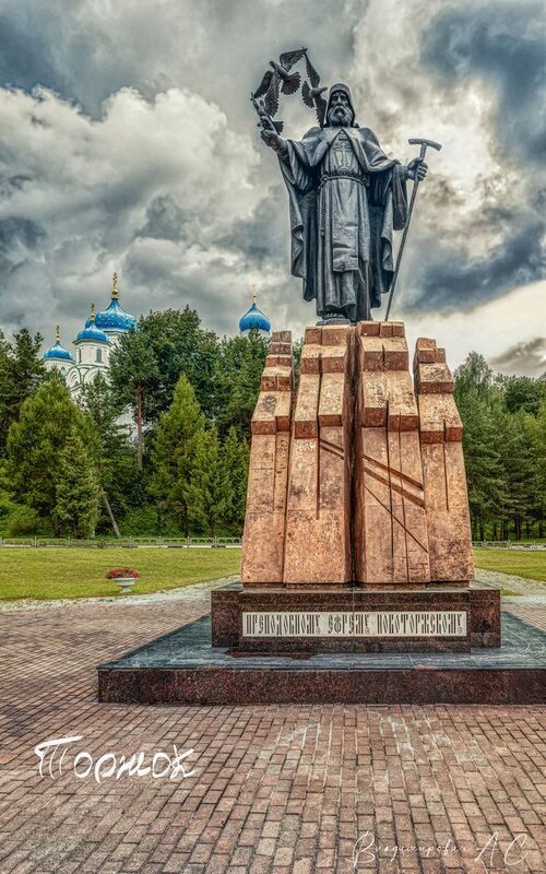 памятник преподобный ефрем новоторжский благовещенская церковь торжок Вход в святыни Торжка. фото превью