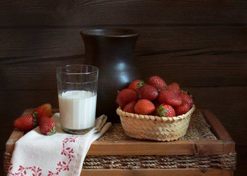 натюрморт, клубника, still life, календарь, кувшин А вот и лето!photo preview