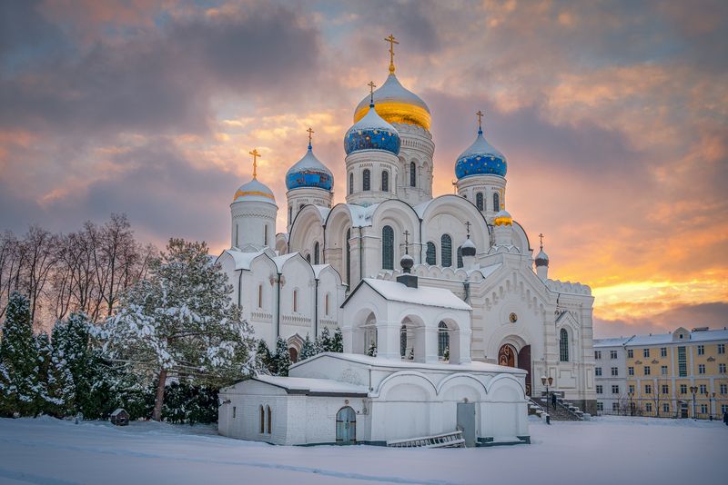 Преображенский собор Николо-Угрешского монастыря фото превью