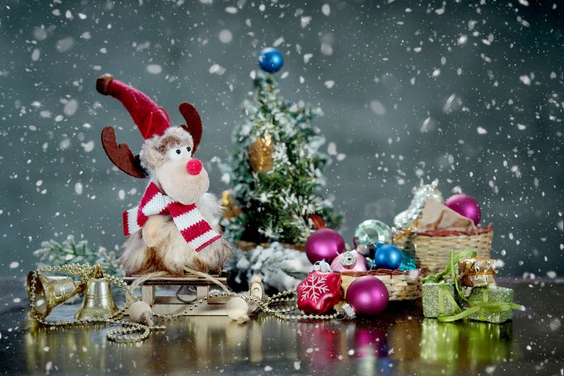 праздник, новый год, игрушки, санки, снег Новогодние игрушкиphoto preview