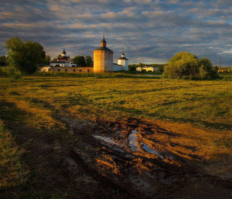монастырь, кириллов У монастыря фото превью