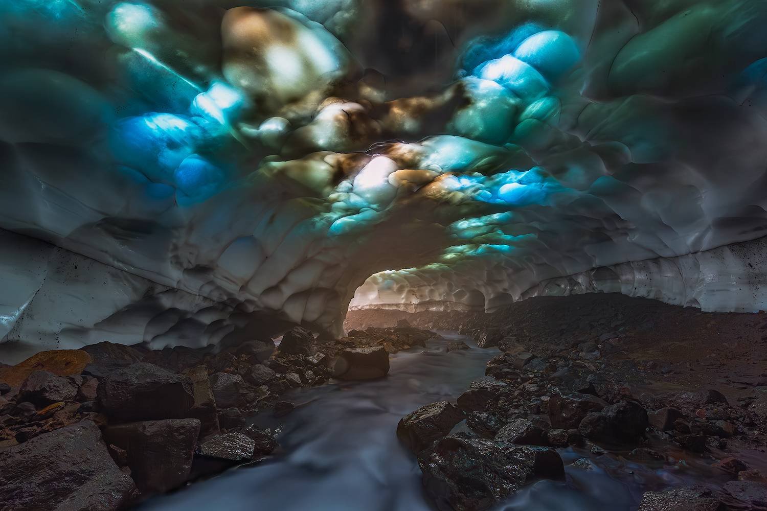 Снежные пещеры Камчатки. Автор: Денис Будьков , Денис Будьков