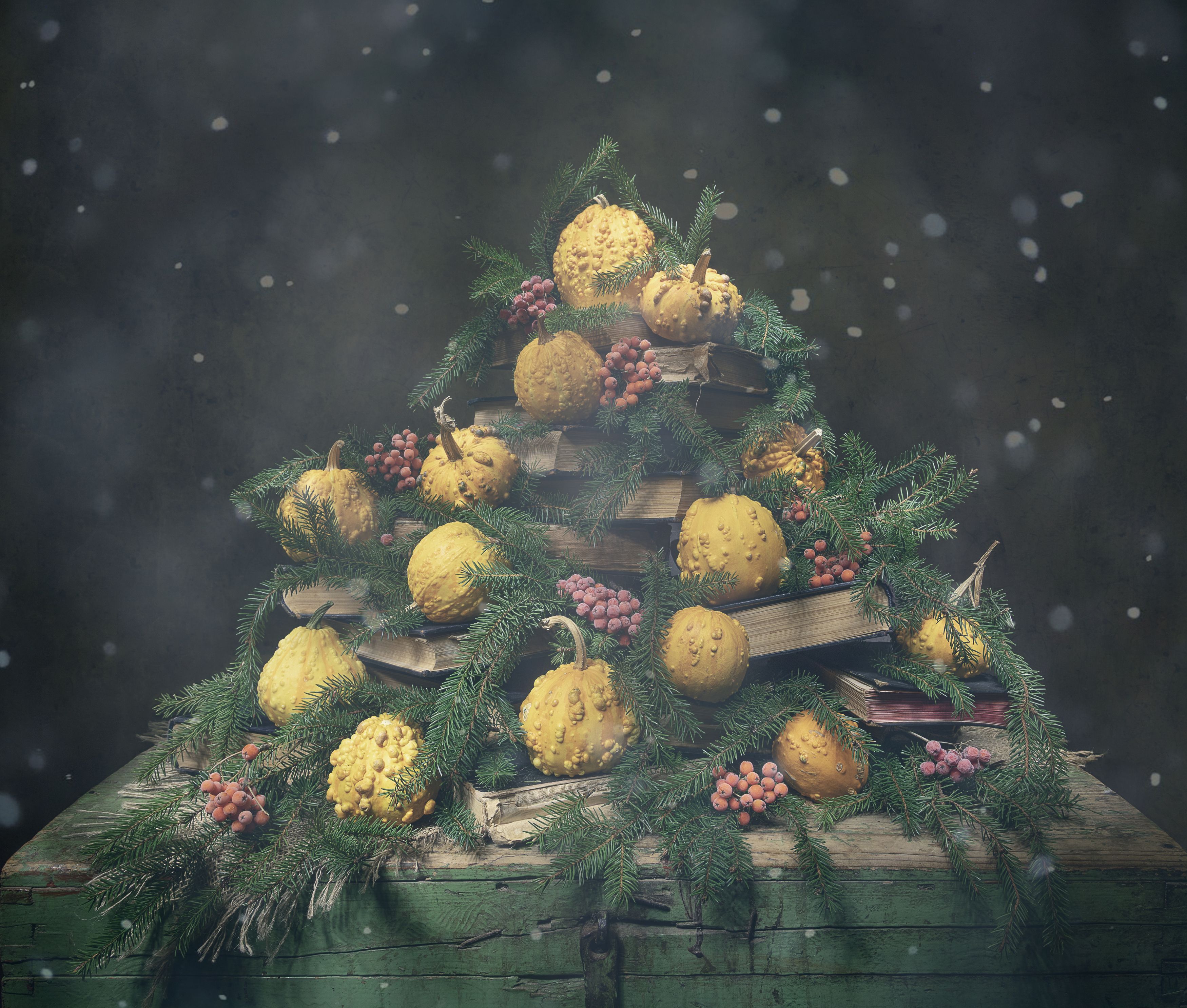 натюрморт, сундук, тыквы, книги Ёлочки бывают разные) фото превью