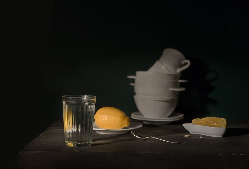 Натюрморт с лимономphoto preview