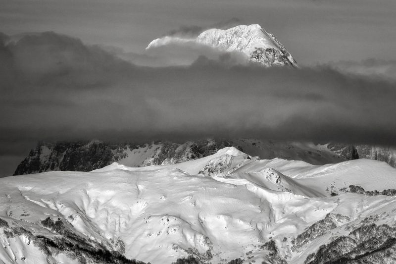 Виды на заснеженные горы с Красной Поляны (2200м)photo preview