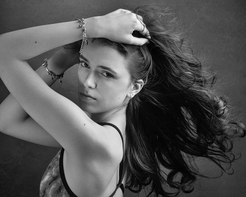 лицо, портрет, студия, печать, взгляд, кудри, девушка, длинные волосы Polina фото превью