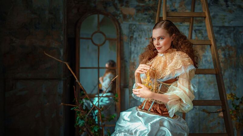 девушка образ стиль красота клетка нежность взгляд свет студия Золотая клеткаphoto preview