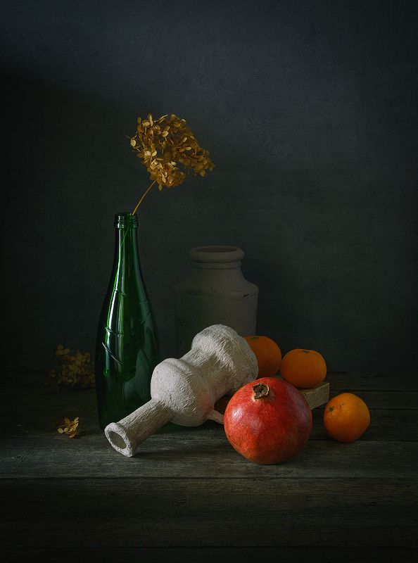 бутылка, банка, гранат, мандарины  фото превью
