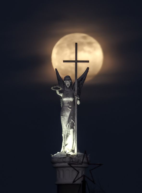 кавказ, кавказские минеральные воды, кмв, ессентуки, луна, полнолуние, статуя, стела, скульптура, fullmoon, moon, ночной город, 600 мм Стела Викторияphoto preview