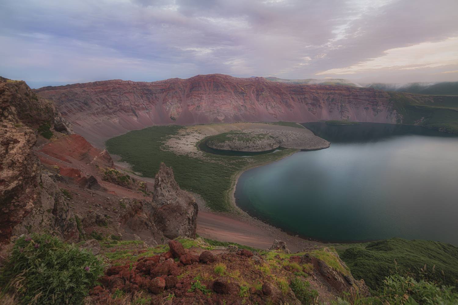 Красные скалы острова Симушир. Автор: Лаврентьев Александр , Лаврентьев Александр