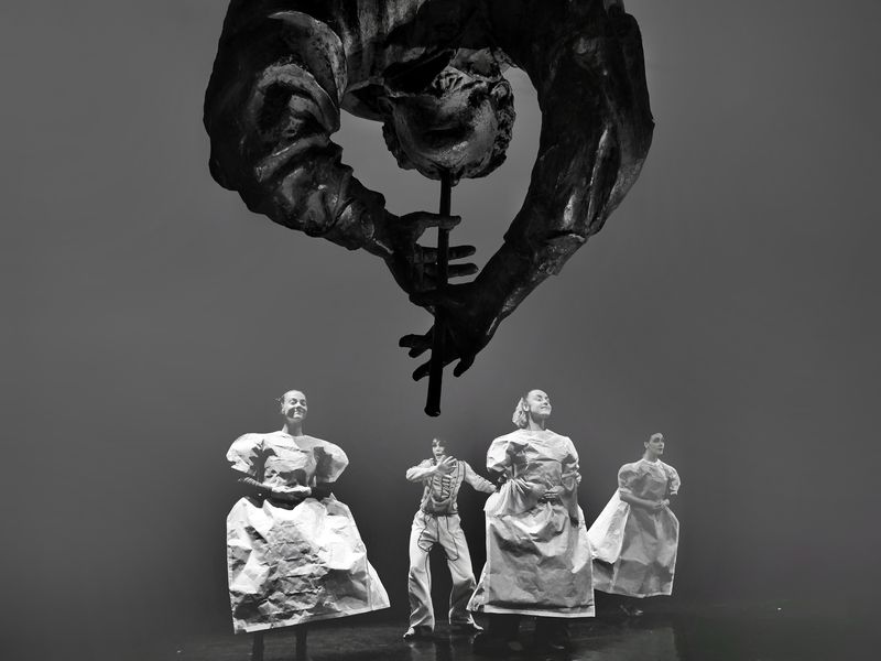 дудка, общество, танец, призрак, ритм, свет, тьма Призраки не по своей волеphoto preview