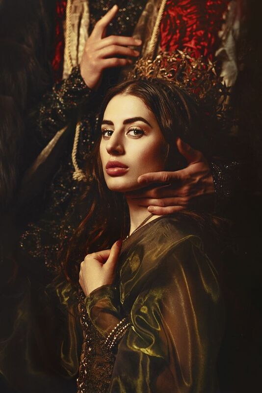 женский портрет, девушка, жанр, жанровый  портрет, исторический образ, костюм, цвет, корона, царство Катаринаphoto preview