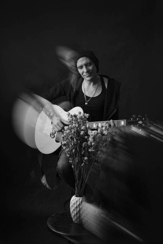 портрет, мужской портрет, portrait, чб, жанровый портрет, монохром, гитарист, музыкант, гитара Музыкантphoto preview