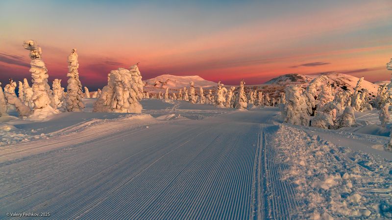 шерегеш, рассвет, скалы верблюды, иней, пихты, снег, гора зелёная, гора шатёр, горная шория, смена погоды, мороз, зима, сибирь Рассвет на Зелёнойphoto preview