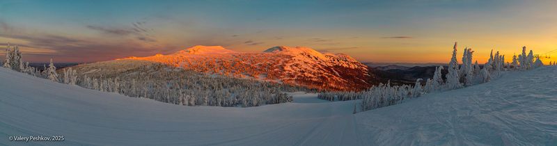 шерегеш, рассвет, скалы верблюды, иней, пихты, снег, гора зелёная, гора шатёр, горная шория, смена погоды, мороз, зима, сибирь Рассвет на Зелёной (2)photo preview