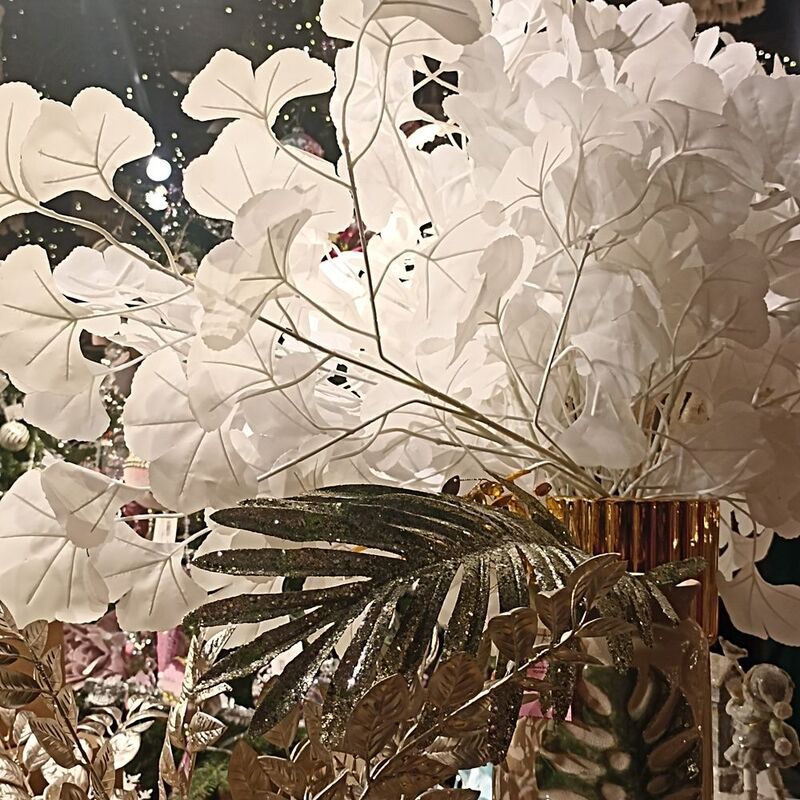 1.Лунарий и пальма. 2.Сосны в снегу 3.Город в отражениях 4.Смотрим в небо 5.Ритм 6.Монарда 7.Акварельный натюрморт 8.В метро 9.Зимнее солнце 10.Время идетphoto preview