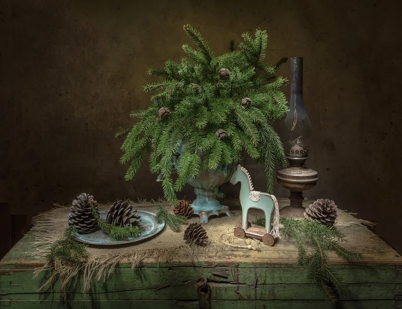 натюрморт, самовар, сундук, лошадка, ель, шишки Зимние праздники... фото превью