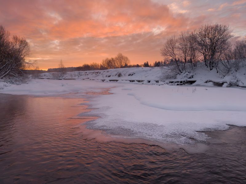 Рассвет на реке Омутная фото превью