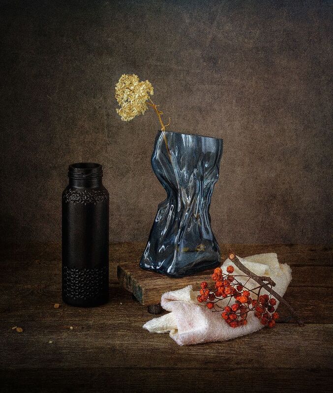 ваза, бутылочка, рябина, ягоды, салфетка photo preview