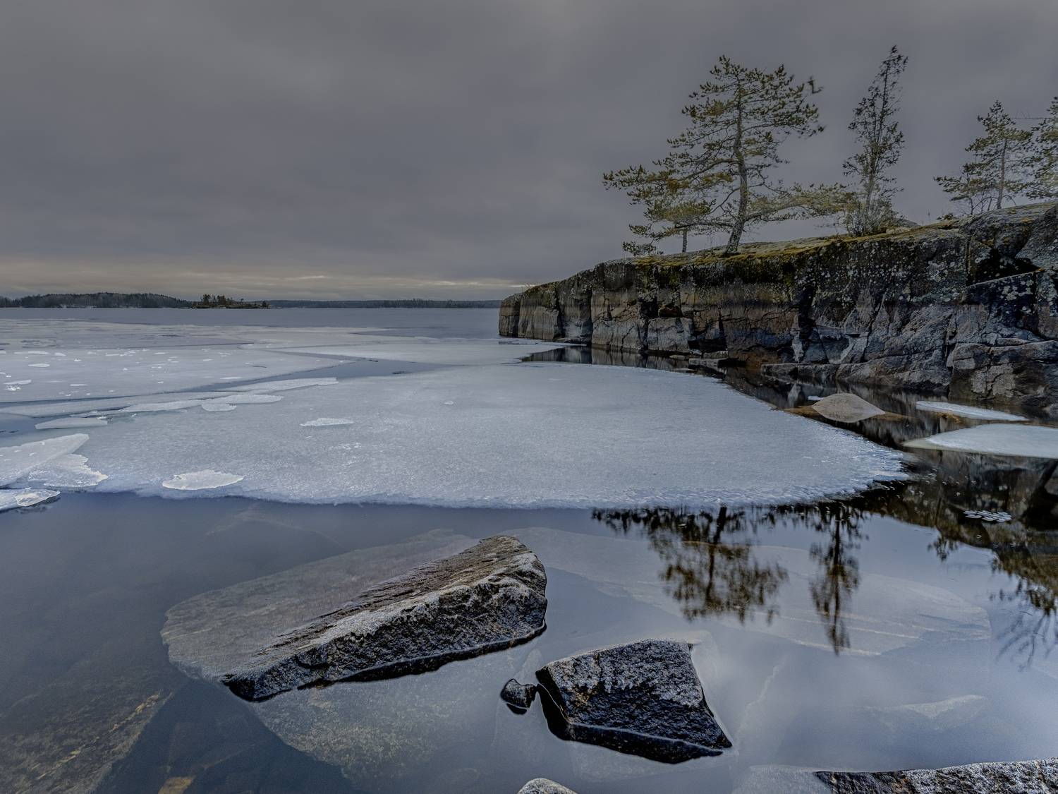 Суровая Ладога. Автор: Лаврентьев Александр , Лаврентьев Александр