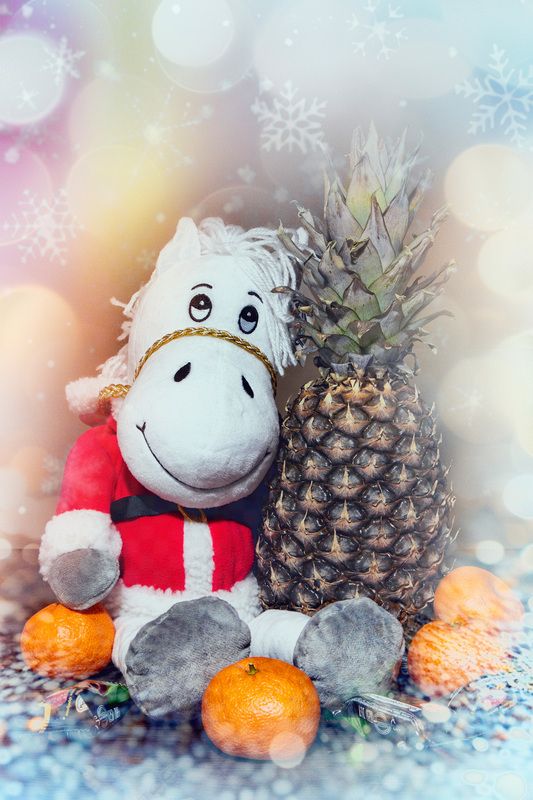 лошадь, ананас, новый год Не огненная лошадь:) фото превью