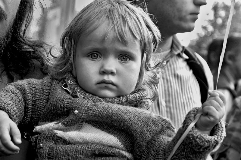 дети, девочка, чб, апатиты, руки, взгляд Букет эмоций. 001.2007 годphoto preview