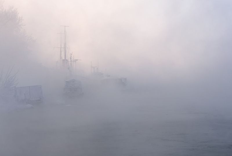 зима, мороз, сибирь, река, корабли, туман, енисей Стоянка кораблей  в туманеphoto preview