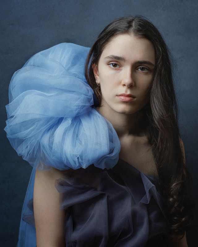 лицо, портрет, студия, печать, взгляд, кудри, девушка, длинные волосы Поляphoto preview