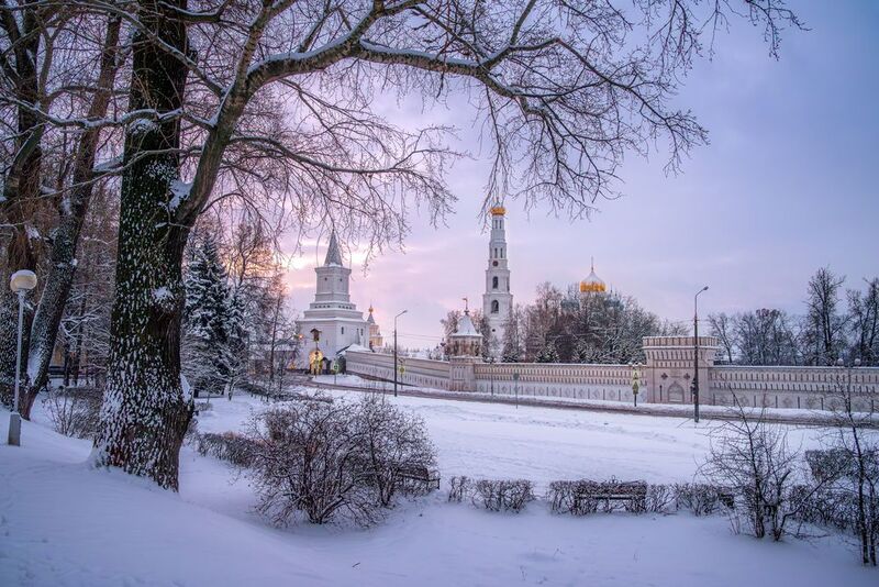 Утром перед Николо-Угрешским монастыремphoto preview