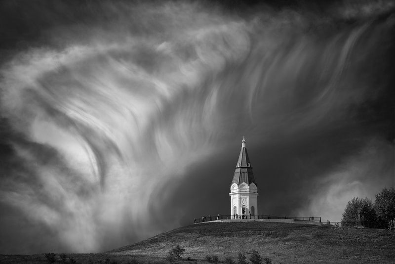 пейзаж, чб, чернобелое, часовня, гора, небо, облако, фактура, красноярск Диалог на краю светаphoto preview