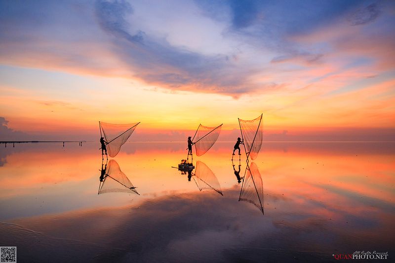 quanphoto, landscape, seascape, morning, dawn, sunrise, lagoon, fishing, fishermen, rural, skyline, vietnam Lagoon at Dawnphoto preview