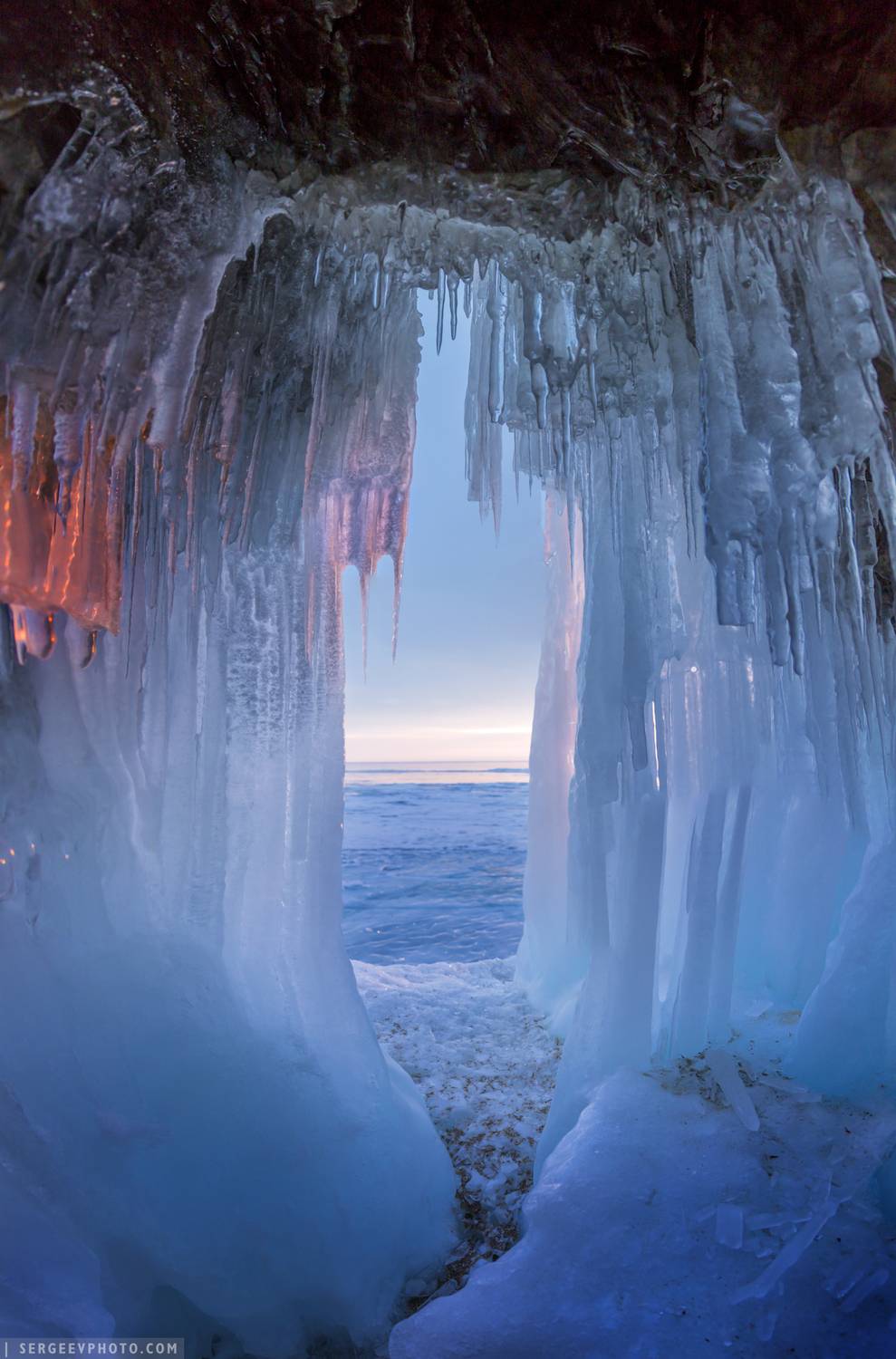 Портал в царство льда | Portal to the Kingdom of Ice. Автор: Сергеев Кирилл байкал, сибирь, грот, зима, байкальский лед, иркутская область, зимний байкал, ольхон, озеро байкал, природа, пейзаж, baikal, siberia, grotto, winter, baikal ice, winter baikal, olkhon, lake baikal, nature, landscape, Сергеев Кирилл