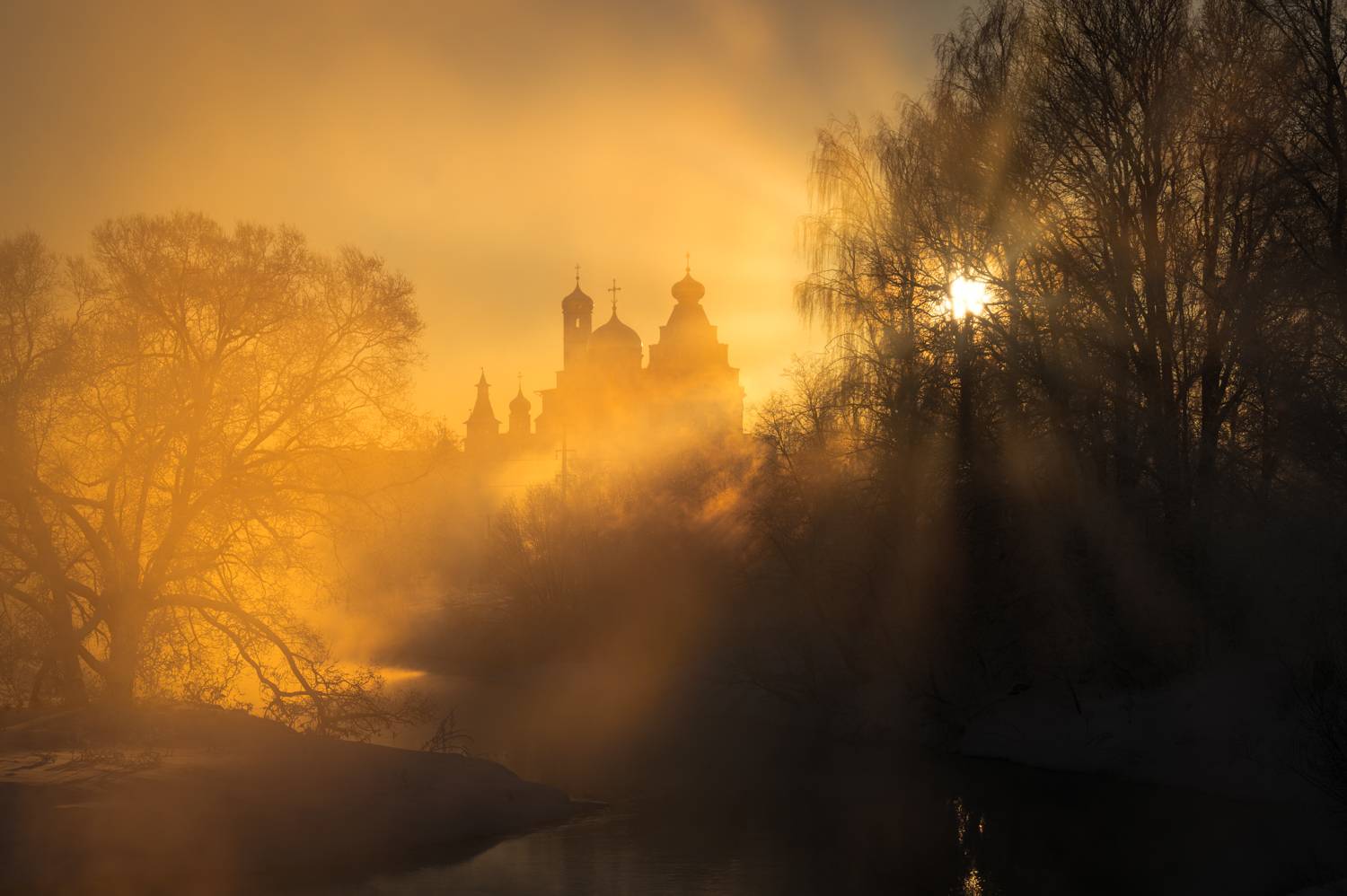 Туман. Храм. Закат. Автор: Ракичевич Томислав россия, истра, мороз, вечер, зима, туман, храм, церковь, православие, монастырь, новый иерусалим, лучи солнца, Ракичевич Томислав