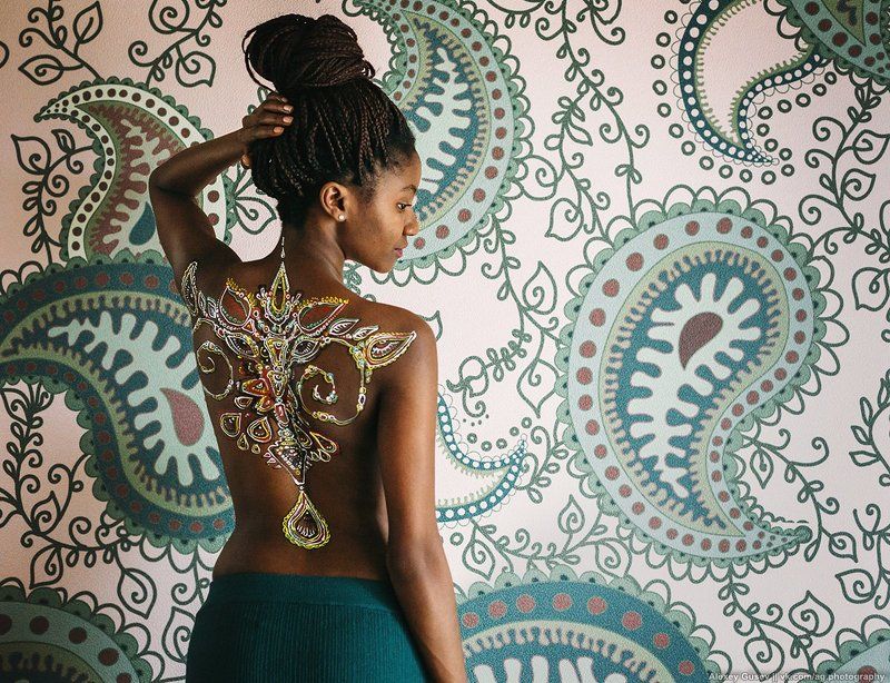 girl,bodyart,model,paisley,wall,black,afro,beauty Paisleyphoto preview