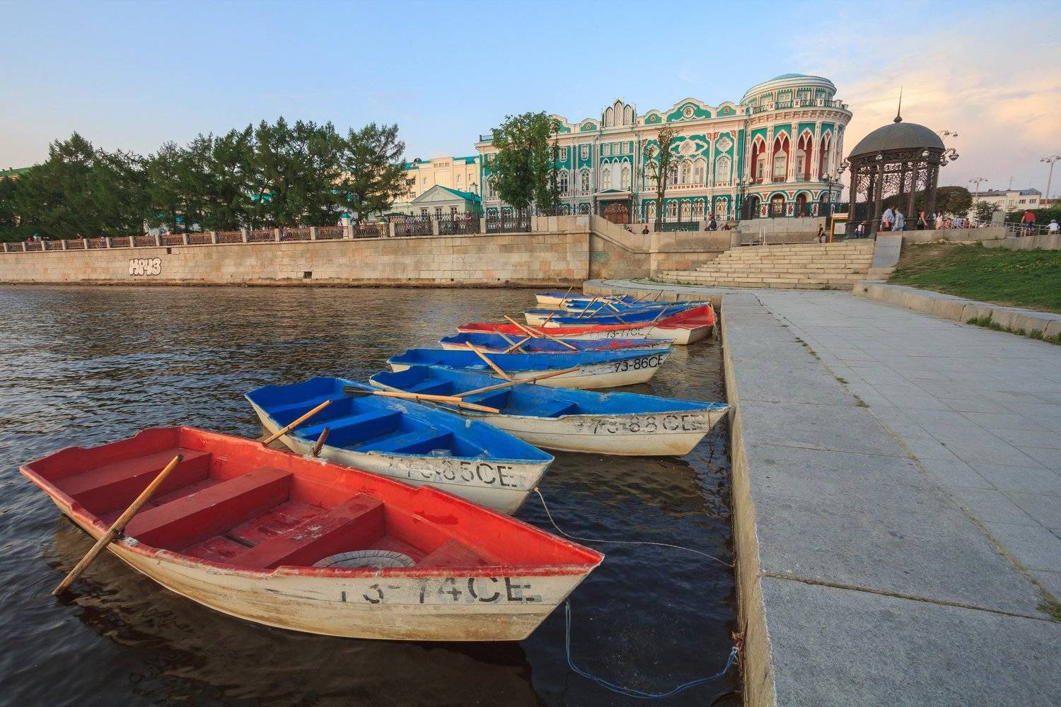 Дом Севастьянова, Екатеринбург, лодки, урал, пруд, вода, озеро, река, исеть, плотинка, город, архитектура, Сергей Гарифуллин